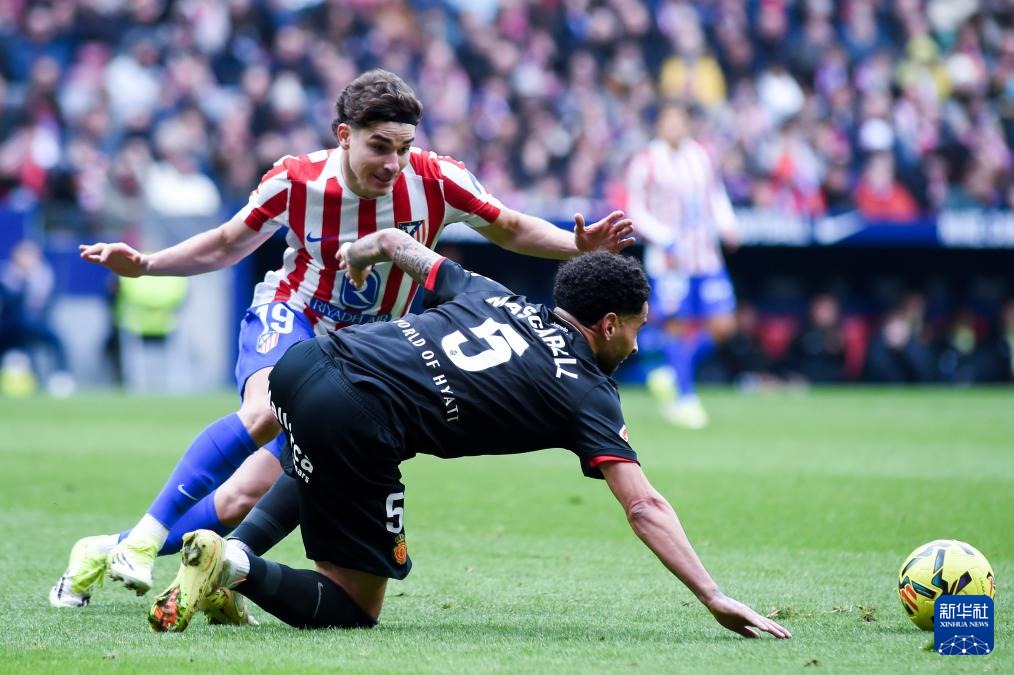 东契奇谈老詹摊牌，雷迪克执迷不悟！老詹创3纪录，一人也该重用